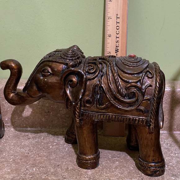 Elephant Figurine - Picture 14 of 14